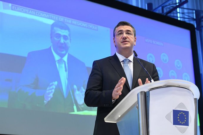 Archivo - Arquivo - O presidente do Comitê Europeu das Regiões, Apostolos Tzitzikostas, discursa na 146ª reunião plenária do Comitê Europeu das Regiões, em 12 de outubro, em Bruxelas (Bélgica).