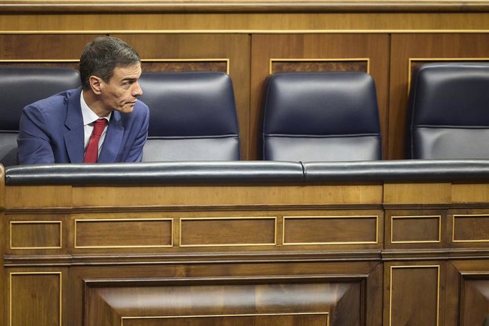 O primeiro-ministro Pedro Sánchez durante uma sessão plenária no Congresso dos Deputados em 7 de outubro de 2025 em Madri, Espanha. A sessão plenária do Congresso votará hoje sobre o embargo de armas a Israel após o debate de ontem na sessão plenária do P