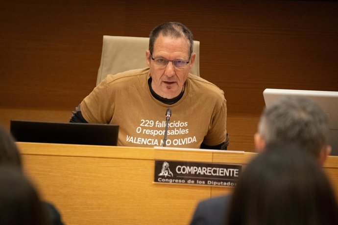 El president l'Associació Damnificats DANA Horta Sud València, Manuel Cristian Lesaec Catalá, compareix davant de la Comissió d'Investigació de la dana, en el Congrés dels Diputats, a 5 de novembre del 2025, a Madrid (Espanya). 