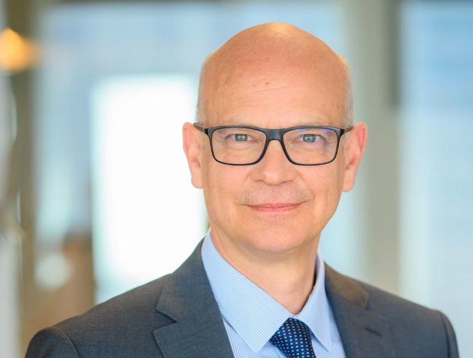 Archivo - El nuevo director financiero de Eutelsat a partir del 1 de febrero de 2026, Sébastien Rouge