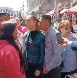 Detienen al hombre que tocó sin su consentimiento a la presidenta Sheinbaum en Ciudad de México