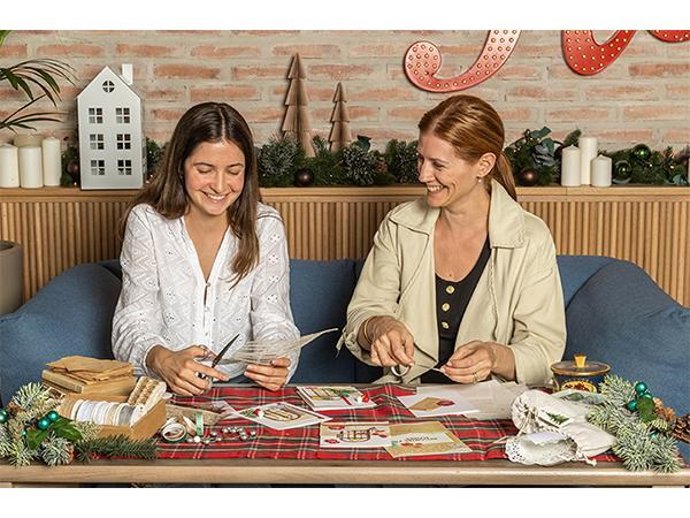 Talleres de Christmas, de adornos para el árbol y diseño de panderetas personalizadas en Madrid