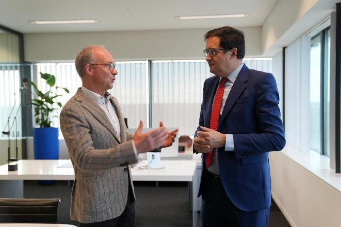 En Lovaina, el ministro se ha reunido con el vicepresidente ejecutivo y CSO de Imec, Jo De Boeck, y con el director de la filial Imec España, Karel van Gils, a quien el ministro ha felicitado por su nueva responsabilidad