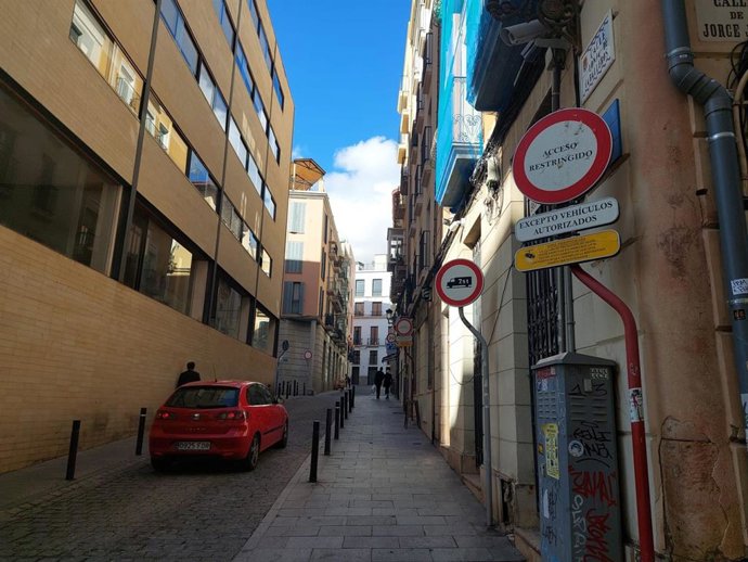 Señal de restricciones de acceso al Casco Antiguo de Alicante