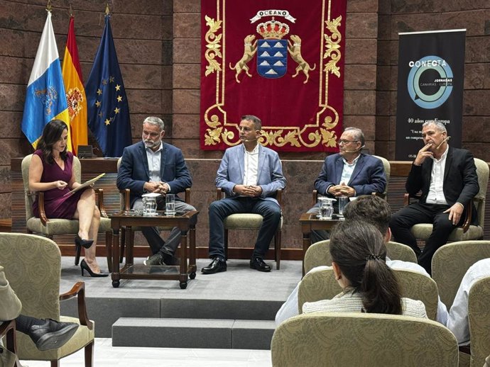 Mesa redonda de empresas exportadoras canarias con motivo de la Jornada Conecta Canarias-Europa celebrada en el Parlamento de Canarias