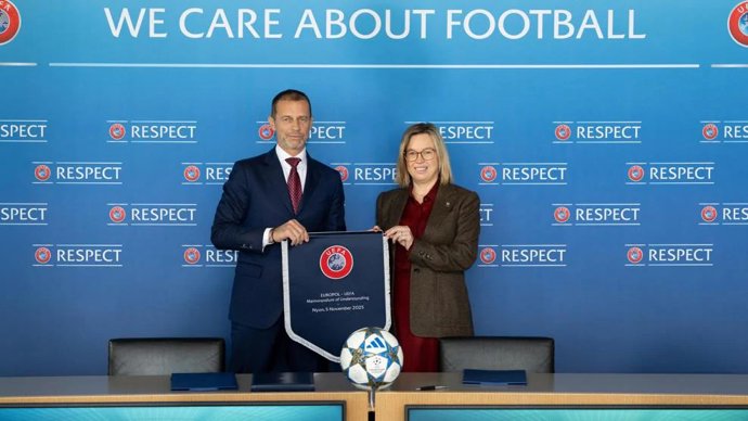 El presidente de la UEFA, Aleksander Ceferin, junto a la directora ejecutiva de Europol, Catherine De Bolle