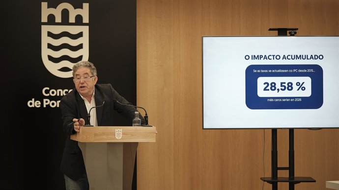 El alcalde de Pontevedra, Miguel Anxo Fernández Lores, en rueda de prensa