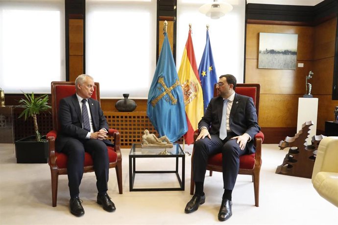 Íñigo Urkiullu Y Adrián Barbón