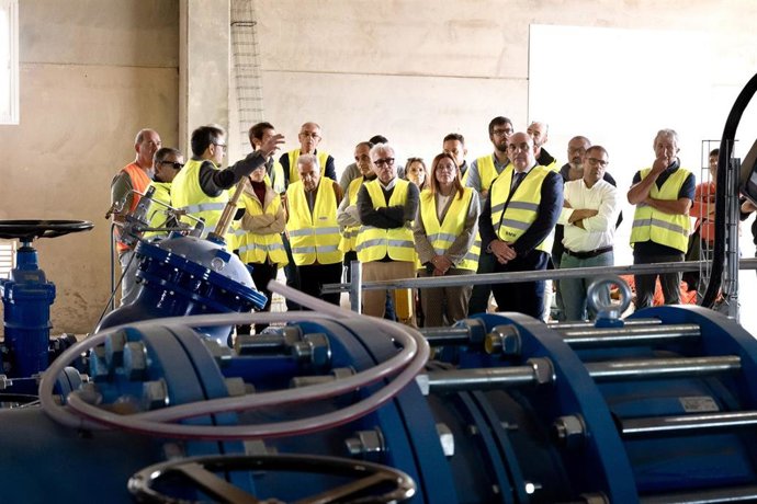 El consejero de Agricultura, Ganadería y Alimentación del Gobierno de Aragón, Javier Rincón, visita las obras de nuevos regadíos de la Comunidad de Regantes Civán.