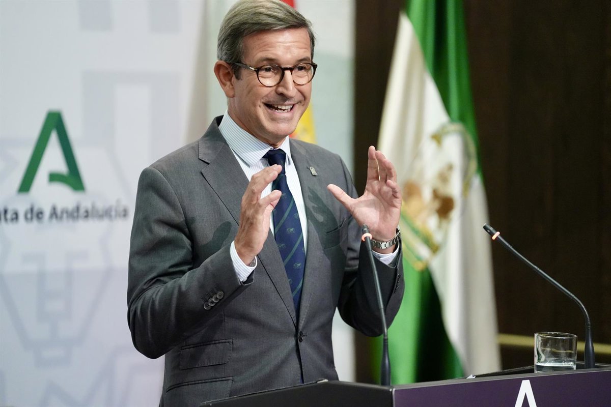 Junta reprocha al Gobierno aceptar sólo el 23% de su planificación eléctrica, que sí incluye hidrógeno verde y minería