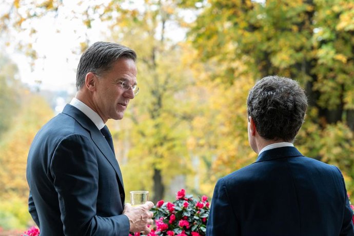 El secretario general de la OTAN, Mark Rutte, en su encuentro con el presidente de Rumanía, Nicusor Dan.