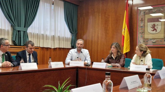 El director del Instituto Ganadero de la Montaña (IGM), Julio Benavides, en el Rectorado de la Universidad de León (ULE).
