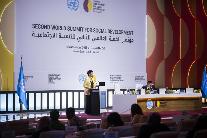 La ministra de Inclusión, Seguridad Social y Migraciones, Elma Saiz, en la segunda Cumbre Mundial sobre Desarrollo Social convocada por Naciones Unidas, en Doha.