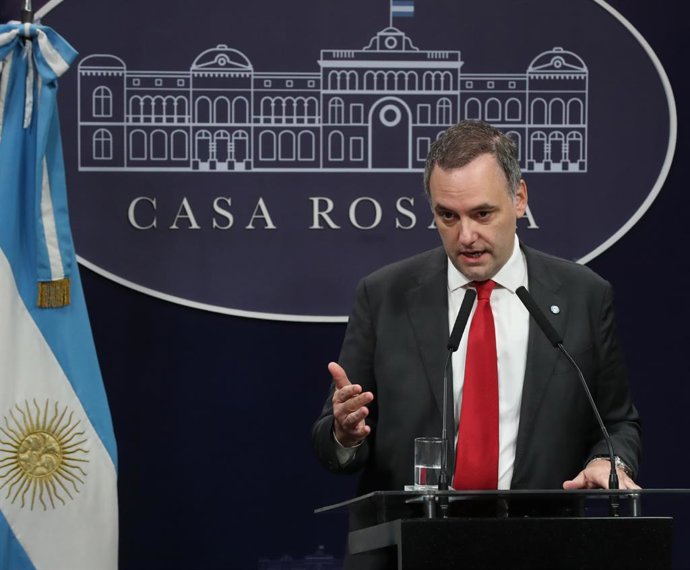 Archivo - Arquivo - O porta-voz do governo argentino, Manuel Adorni, faz uma declaração institucional na Casa Rosada em 20 de maio de 2024 em Buenos Aires, Argentina. O governo argentino negou a existência de um "problema diplomático" e acusou o