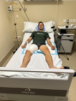 José Carlos Venegas, en la clínica tras la intervención.