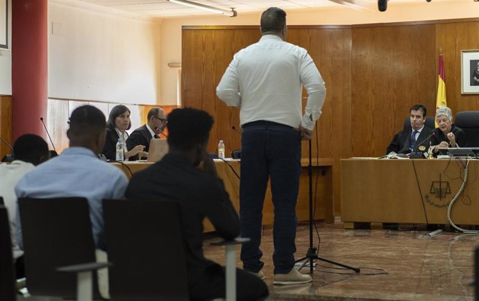 Los acusados testifican durante el juicio en la Audiencia Provincial de Cádiz en Ceuta por una agresión registrada en el CETI de Ceuta en 2022