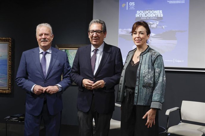 Autoridades en la inauguración del 'Congreso de Soluciones Inteligentes para el Rural'.