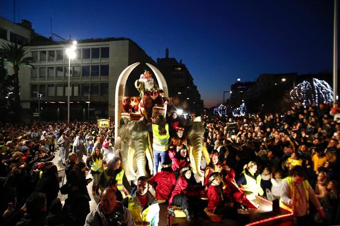 Archivo - Cabalgata de Reyes Magos de Granada , en imagen de archivo