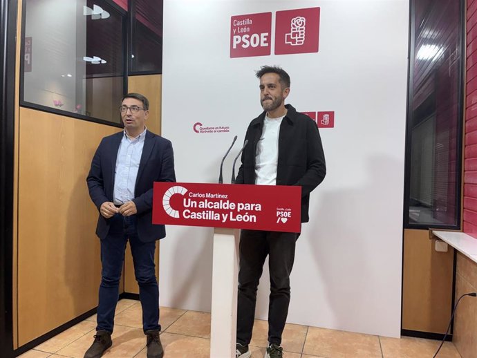 Fernando Pablos (i) y Javier García, durante la rueda de prensa.
