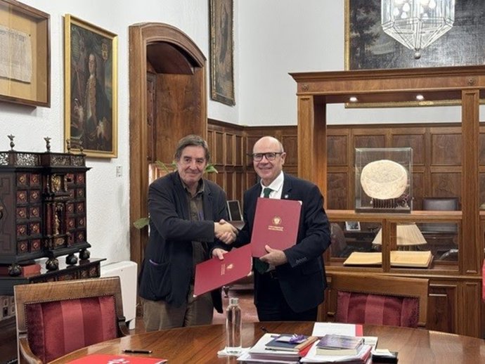 El director del Instituto Cervantes, Luis García Montero, y el rector de la Universidad de Granada, Pedro Mercado