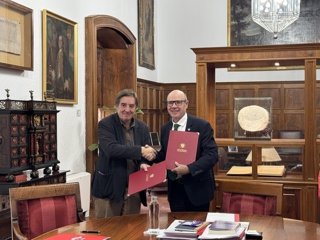 El director del Instituto Cervantes, Luis García Montero, y el rector de la Universidad de Granada, Pedro Mercado
