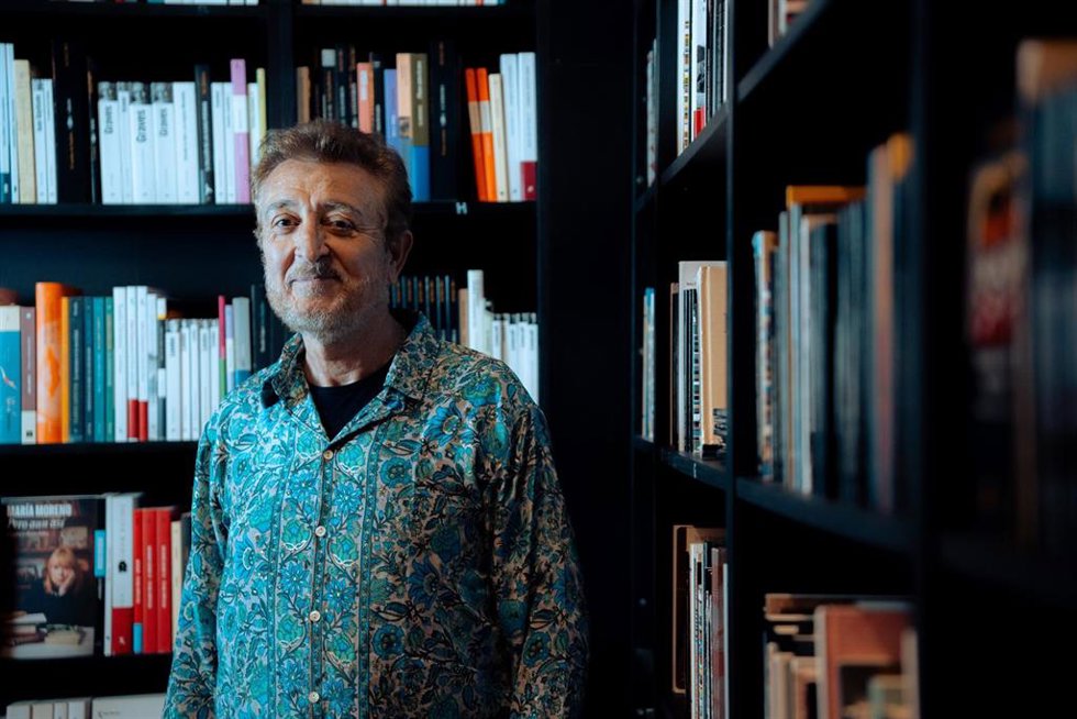 El cantante Manolo García durante una entrevista para Europa Press, a 30 de octubre de 2025, en Madrid (España). El nuevo disco de Manolo García se llama Drapaires Poligoneros, incluye 15 canciones inéditas y sale a la venta el 31 de octubre.