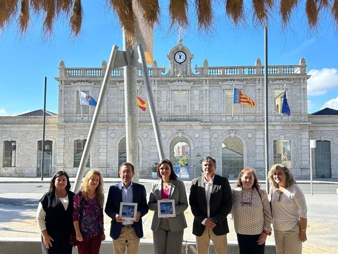 Casa Mediterráneo dona 22 ejemplares de 'Cuentos de las dos orillas' a las bibliotecas de Alicante