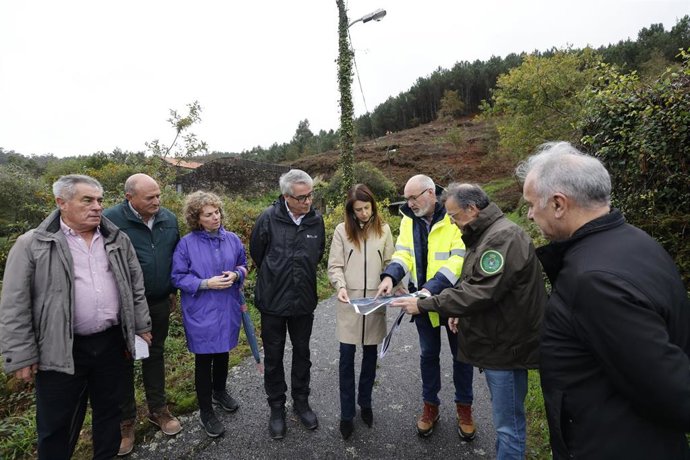 La conselleira do Medio Rural, María José Gómez, visita una parroquia de Poio (Pontevedra), a 5 de noviembre de 2025.