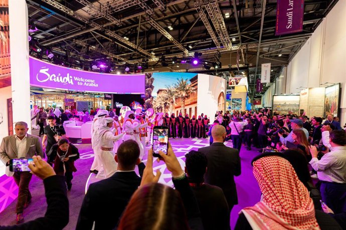 Visitors receive a warm welcome at the “Saudi Land” pavilion at WTM London 2025, discovering Saudi’s Unreal Calendar, iconic destinations, and fast-growing tourism opportunities.