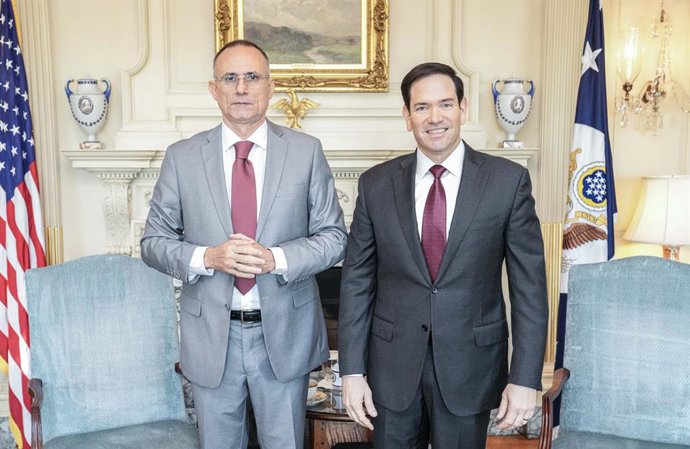 O secretário de Estado dos EUA, Marco Rubio (à direita), com o líder da União Patriótica de Cuba (UNPACU), José Daniel Ferrer.