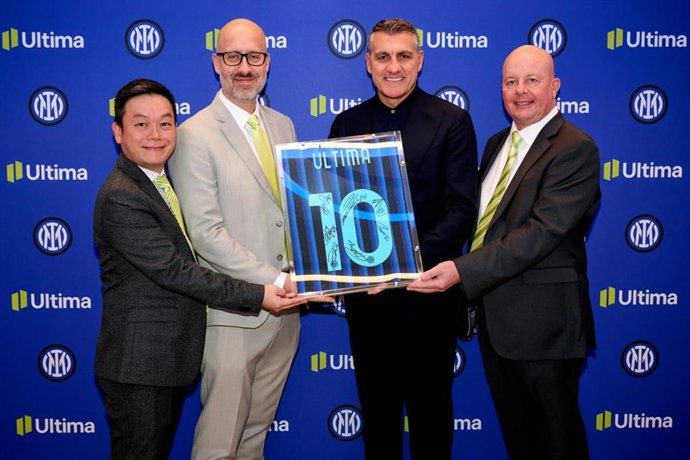 (Left To Right) Jack Li, Regional Business Director, Ultima Markets, Jean-Phiippe Mota, Board Director, Ultima Markets, Christian Vieri, Inter Legend, & Mark Goater, Director, Ultima Markets