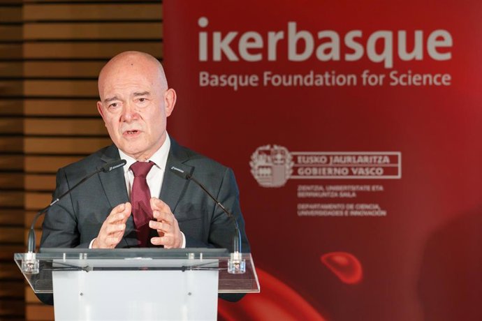 Archivo - El consejero de Ciencia, Universidades e Innovación del Gobierno Vasco, Juan Ignacio Pérez Iglesias, en la presentación del Informe.