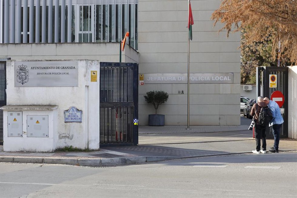 Archivo - Vista general de la comisaría de la Policía Local de Granada el pasado febrero