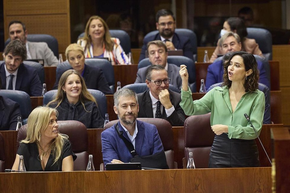 La presidenta de la Comunidad de Madrid, Isabel Díaz Ayuso, interviene durante el pleno de la Asamblea de Madrid