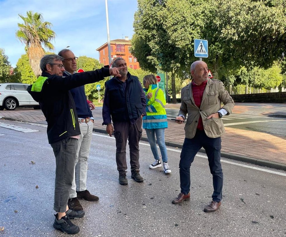El alcalde de Cáceres, Rafael Mateos, y técnicos municipales visitan las zonas afectadas por la tromba de agua este pasado miércoles