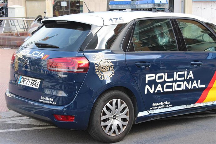Archivo - Vehículo policial en València