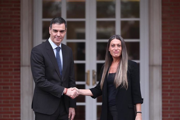 Archivo - El presidente del Gobierno, Pedro Sánchez, recibe a la portavoz de Junts en el Congreso, Miriam Nogueras, en el Palacio de la Moncloa, a 13 de marzo de 2025, en Madrid (España).