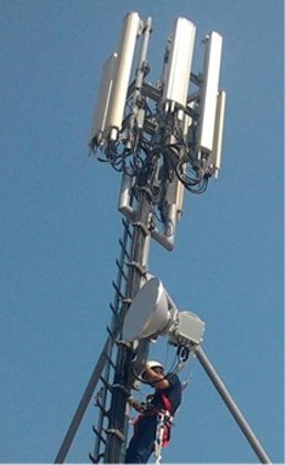 Archivo - Antena de móvil