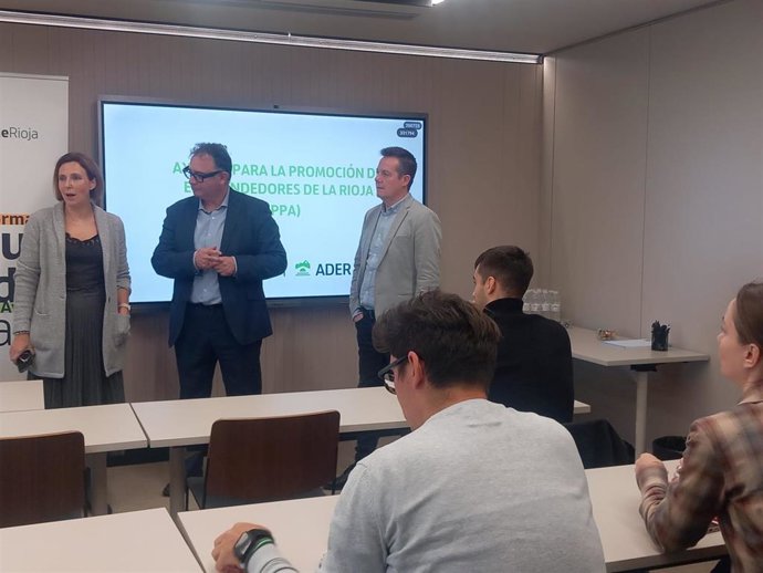 La FER ha acogido una jornada para que cualquier persona que empiece un negocio tenga a su disposición la mejor formación, información y ayuda, a través de la ADER