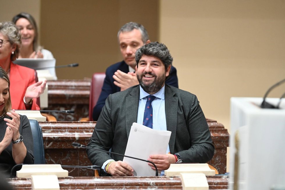 El presidente del Gobierno regional, Fernando López Miras, en la Asamblea Regional
