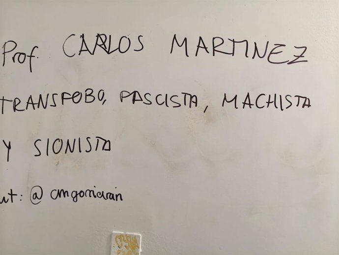 Pintadas amenazantes contra el profesor de la EHU Carlos Martínez Gorriarán
