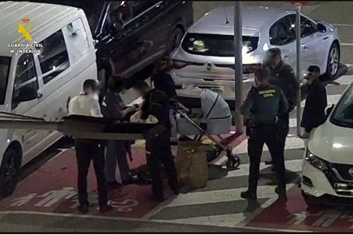 Detenido un joven por hurtar prendas valoradas en 600 euros ocultas en un carrito de bebé en Arroyo (Valladolid)