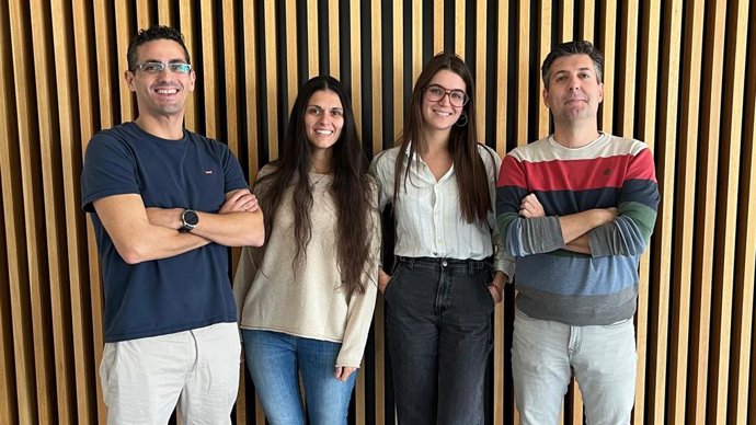 Da esquerda para a direita: Alberto Peláez García, Ana Montero Calle, Sofía Jiménez e Rodrigo Barderas (autor principal), responsável pela pesquisa.