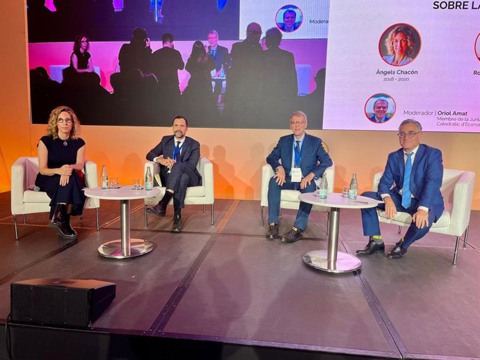 Los exconsellers de Empresa de la Generalitat Àngels Chacón, Ramon Tremosa y Roger Torrent.