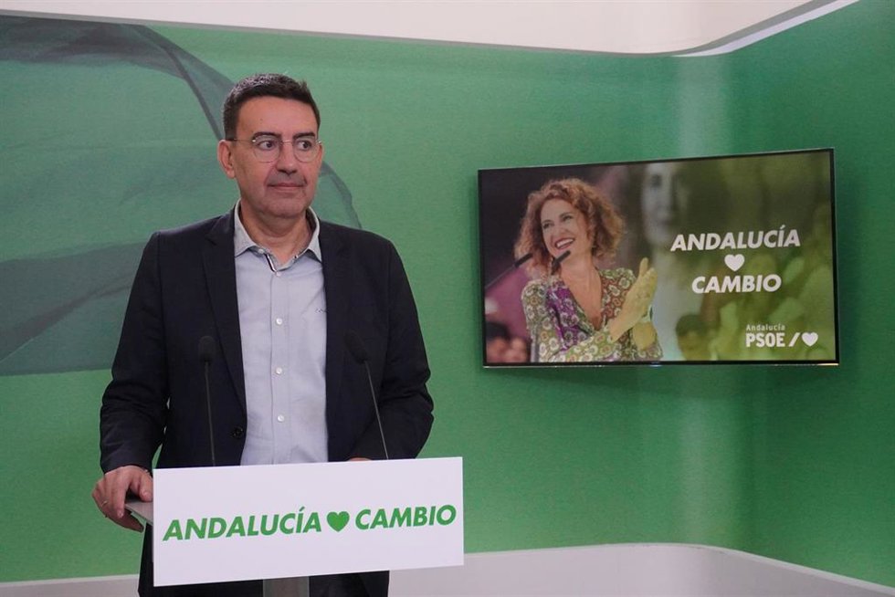 El portavoz socialista de Presidencia, Mario Jiménez, en rueda de prensa en la sede del PSOE-A en Sevilla.