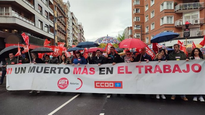 Concentración en Oviedo contra la siniestralidad laboral.
