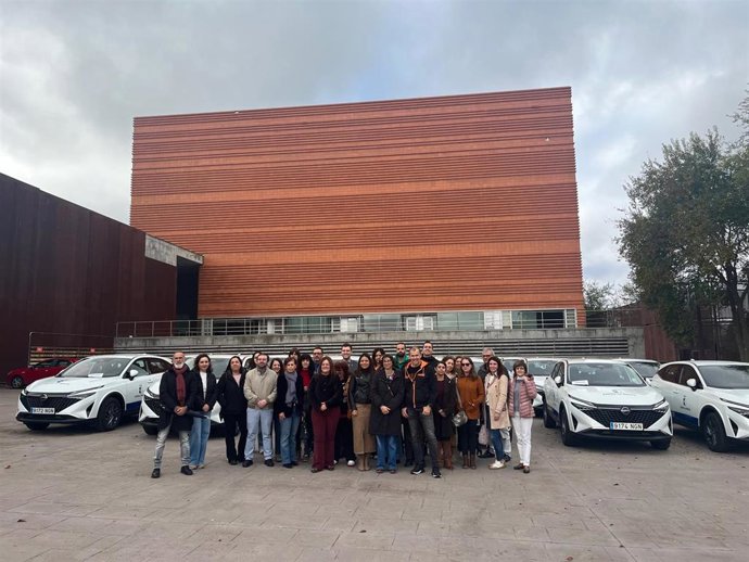 Entrega de vehículos al personal de atención primaria