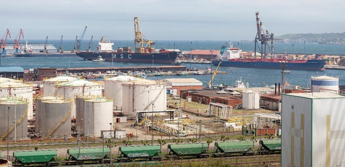 Óscar Puente anuncia más de 130 millones de euros en inversiones en los puertos de Gijón y Avilés hasta 2029