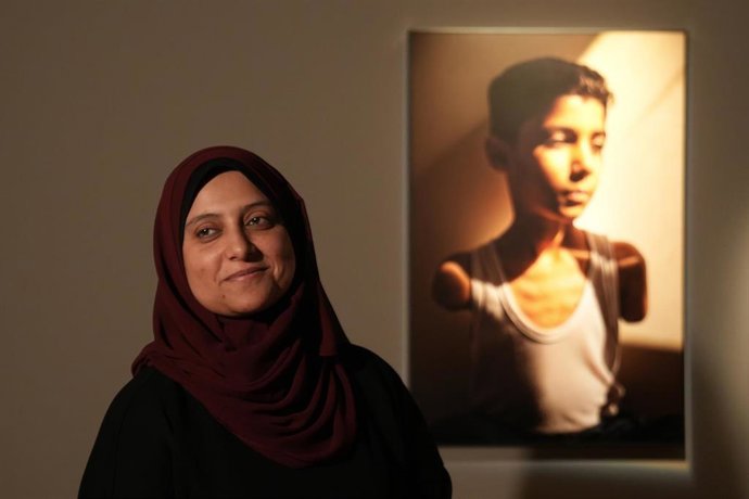 La fotógrafa palestina Samar Abu Elouf, con el retrato 'Mahmoud Ajjour', World Press Photo del Año 2025