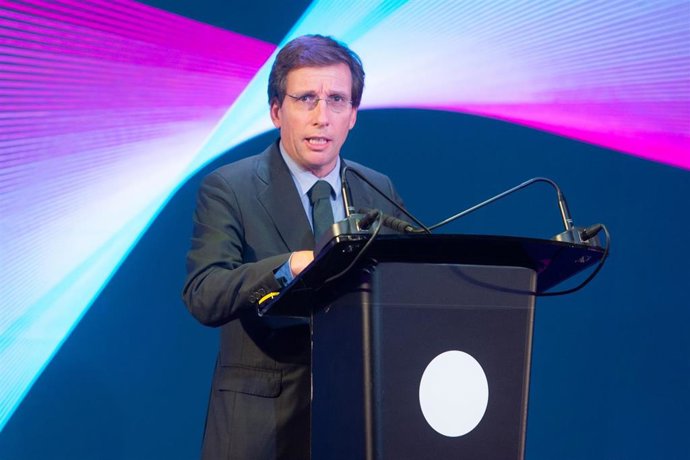 El alcalde de Madrid, José Luis Martínez-Almeida, interviene durante el coloquio 'Las ciudades inteligentes del futuro' 
